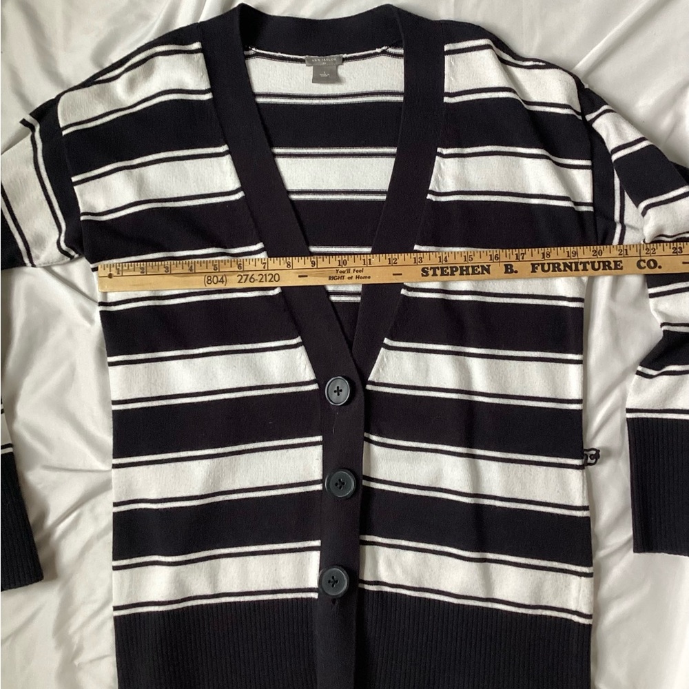 Ann Taylor V-Neck Ladies Stripe Sweater Size L - Picture 10 of 10
